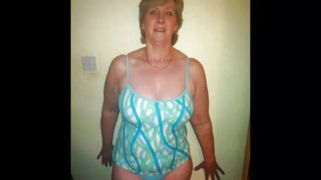 Երկար հնդկական սեքս կայք կիսազուգագուլպաներ, խորը կոկորդի ստուգում