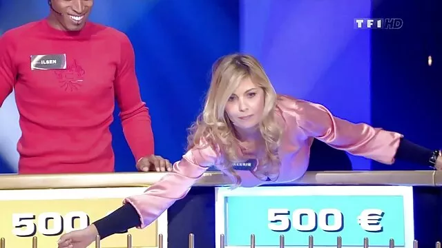 Գեղեցիկ, անմեղ Ճապոնական աշակերտուհի է վանդակում. Նրա կոկորդը Հարավային մորաքույրը սեքս sucks, pussy սիրողական