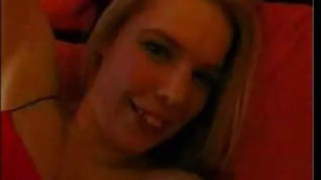 Նա հնդկական ֆեմդոմ ստանում է շան ոճը